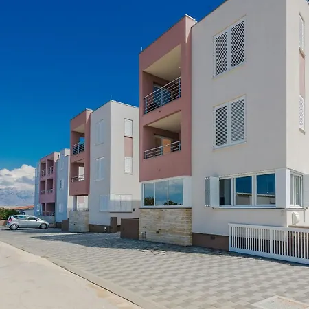Gavran Apartment *