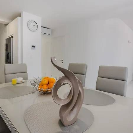Gavran Apartment *