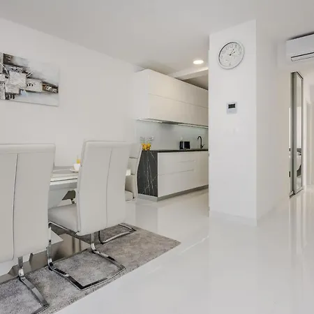 Gavran Apartment