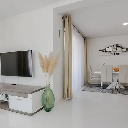 Gavran Apartment